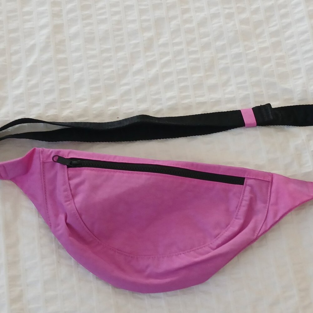 Baggu Extra Pink crossbody bag fanny pack brand new without tags